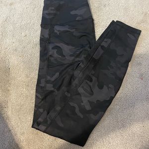 Black camo leggings